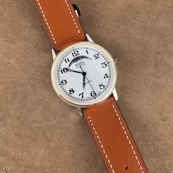 Vintage Very early 80’s Fossil Collection Moon Phase Watch - Picture 4 of 9